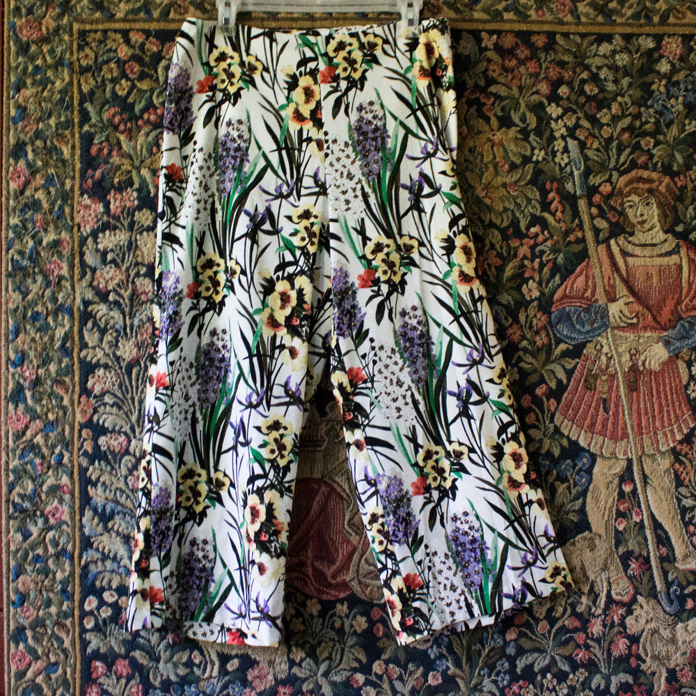2/$20 Tommy Hilfiger White Floral Wide Crop Pants - Picture 2 of 6